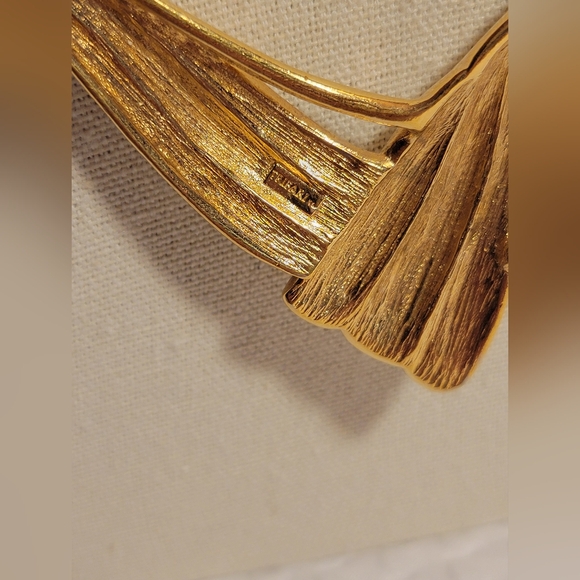 Trifari Gold Tone Statement Necklace With Cream Enamel Vintage - Picture 8 of 8